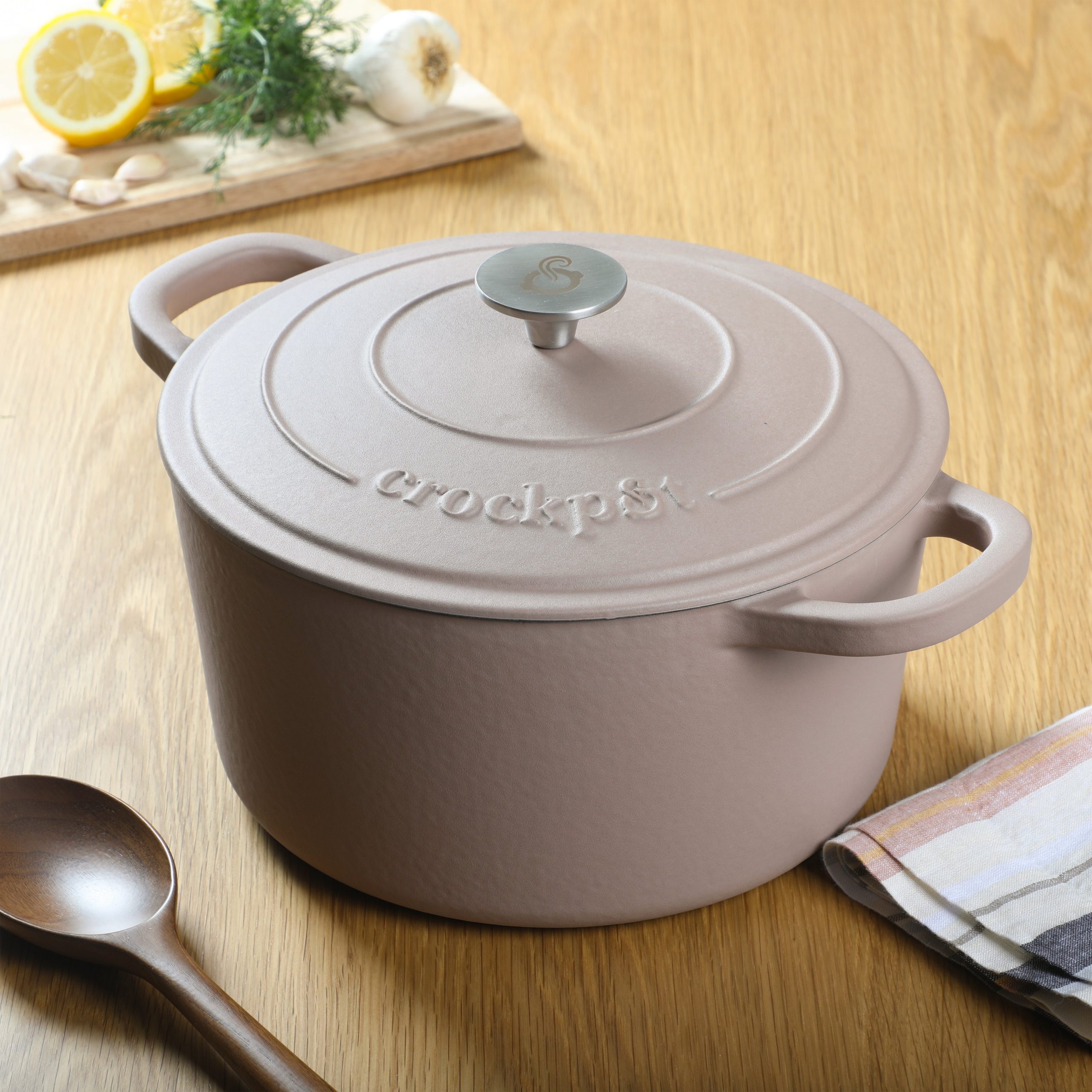Crock Pot Artisan 7-Quart Round Enameled Cast Iron Dutch Oven - Image 7