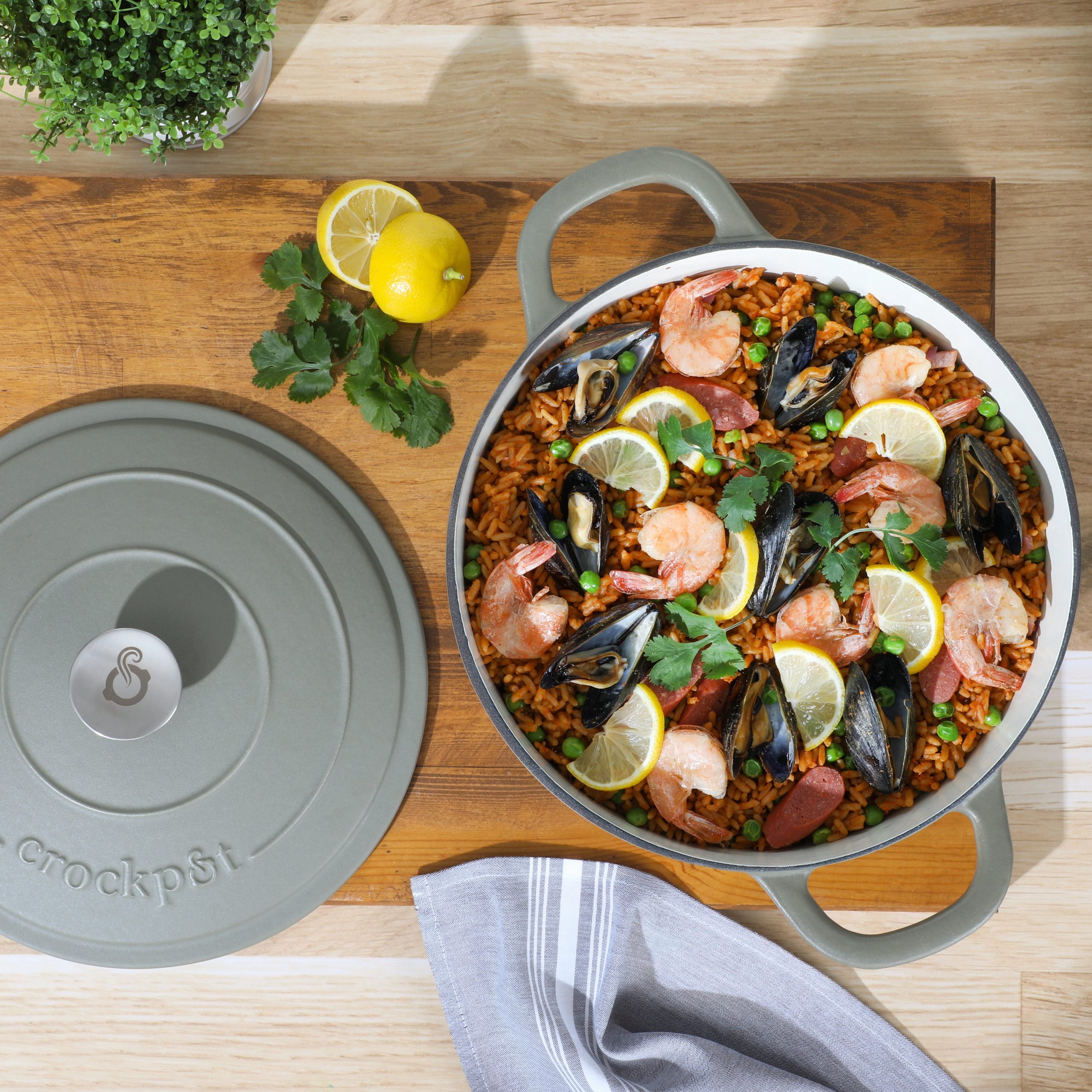 Crock Pot Artisan 7-Quart Round Enameled Cast Iron Dutch Oven - Image 10