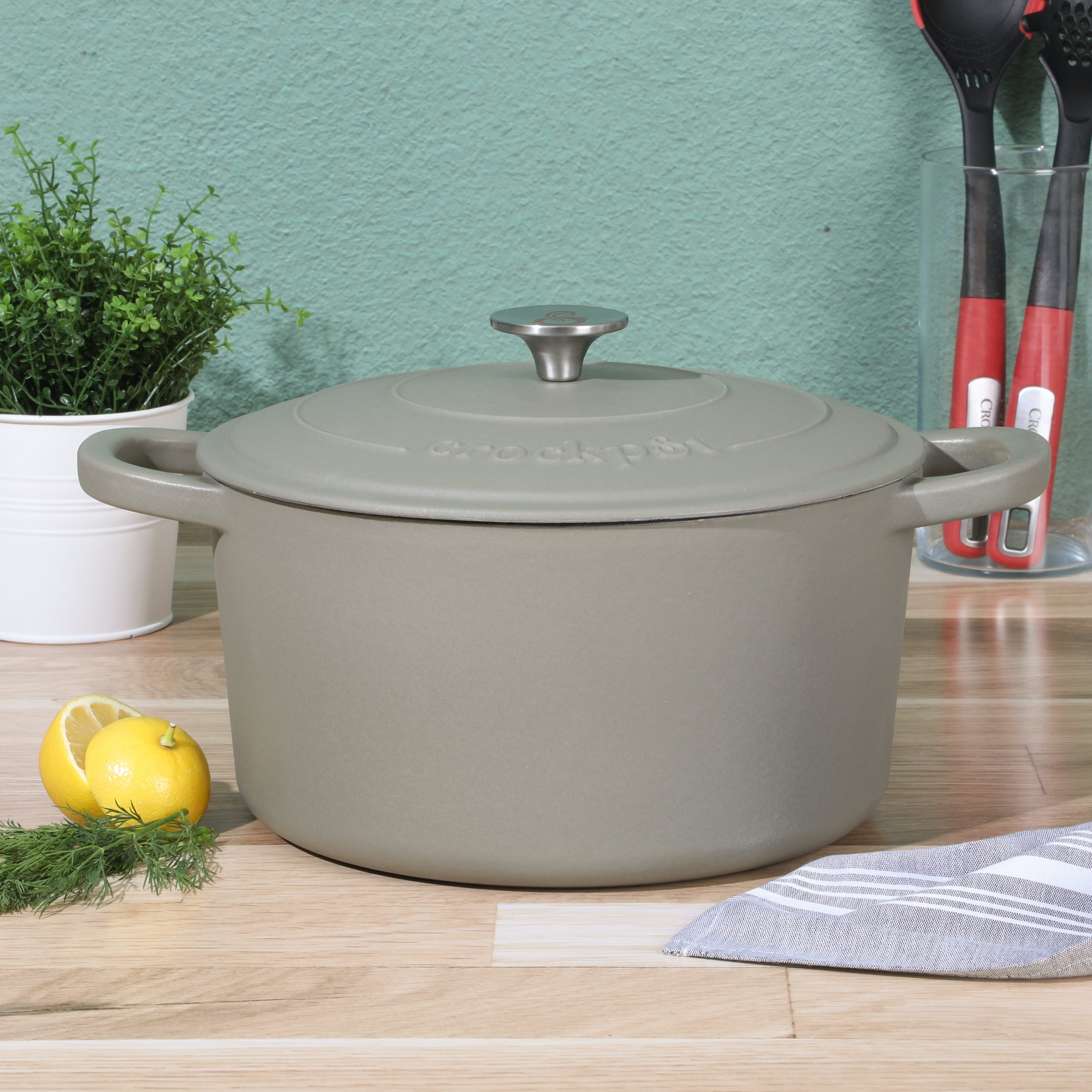 Crock Pot Artisan 7-Quart Round Enameled Cast Iron Dutch Oven - Image 9