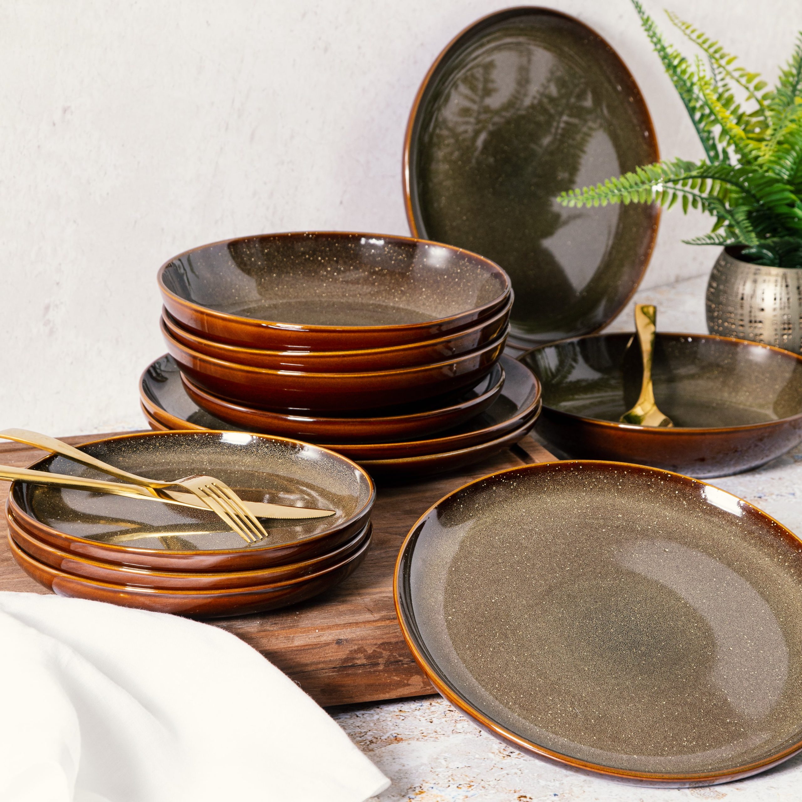 Gibson Elite Edwina 16-Piece Double Bowl Stoneware Dinnerware Set - Image 4