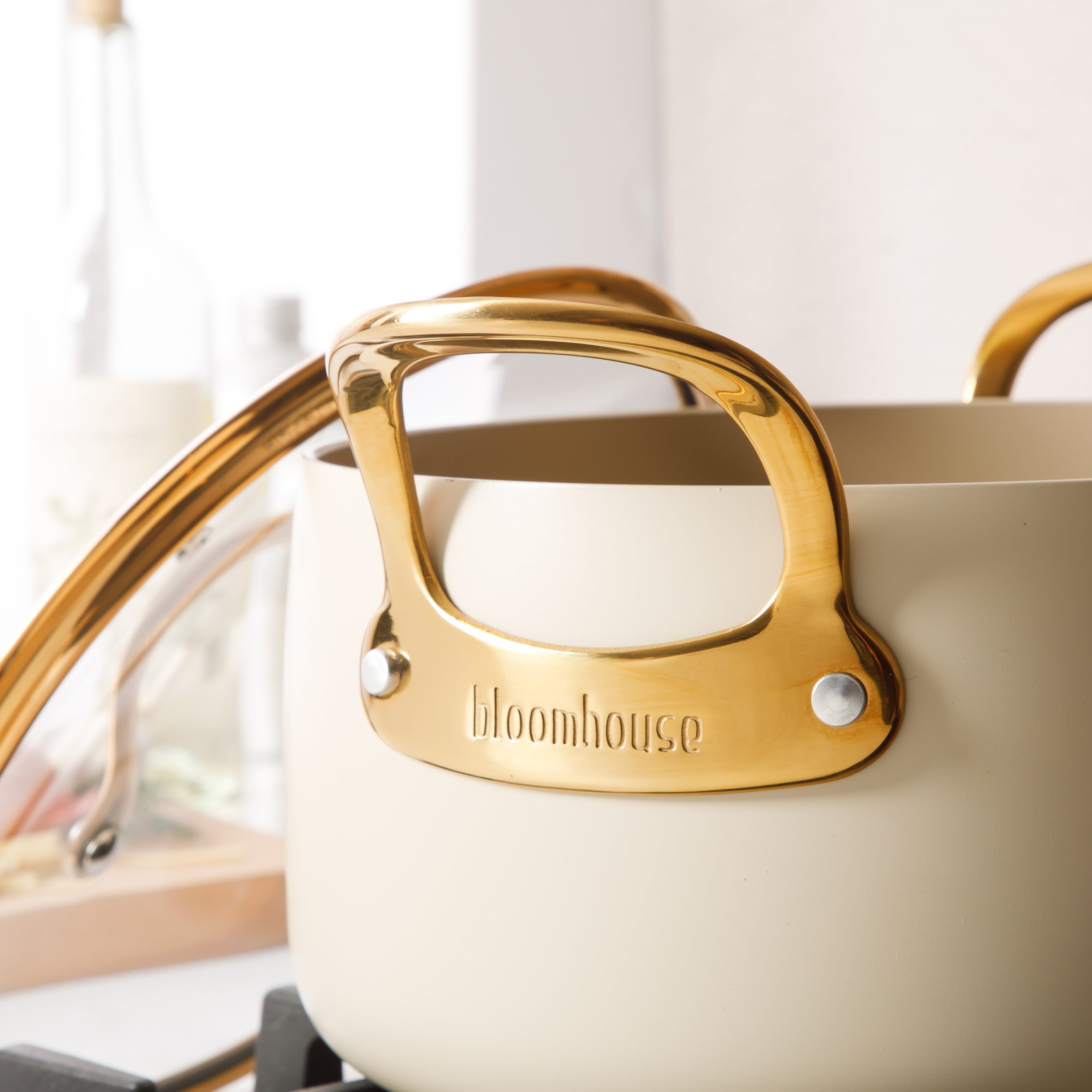 Bloomhouse 6 Quart Heavy Duty Aluminum Premium PFA Free Ceramic Nonstick Dutch Oven Pot with Lid - Linen White with Gold Handle - Image 6