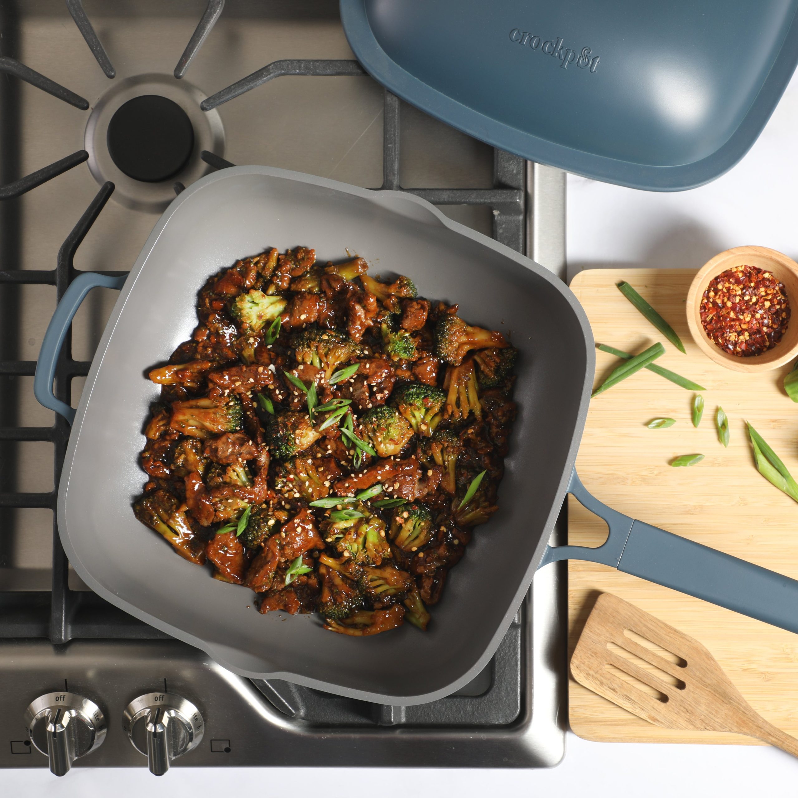 Crock Pot Northvale 5.3 Quart Ceramic Nonstick Sauté Pan with Steamer Basket & Lid, Cast Aluminum Pan with Induction Base and Soft-Touch Handle - Image 3