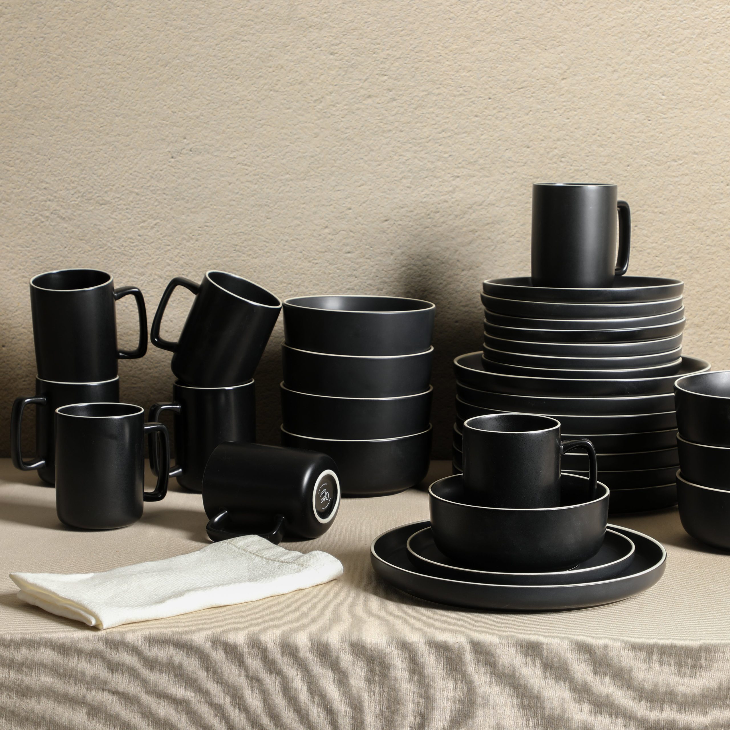 Gibson Home Zuma Nuevo 32 Piece Plates, Bowls, and Mug (Service for 8) Dinnerware Set - Black - Image 4