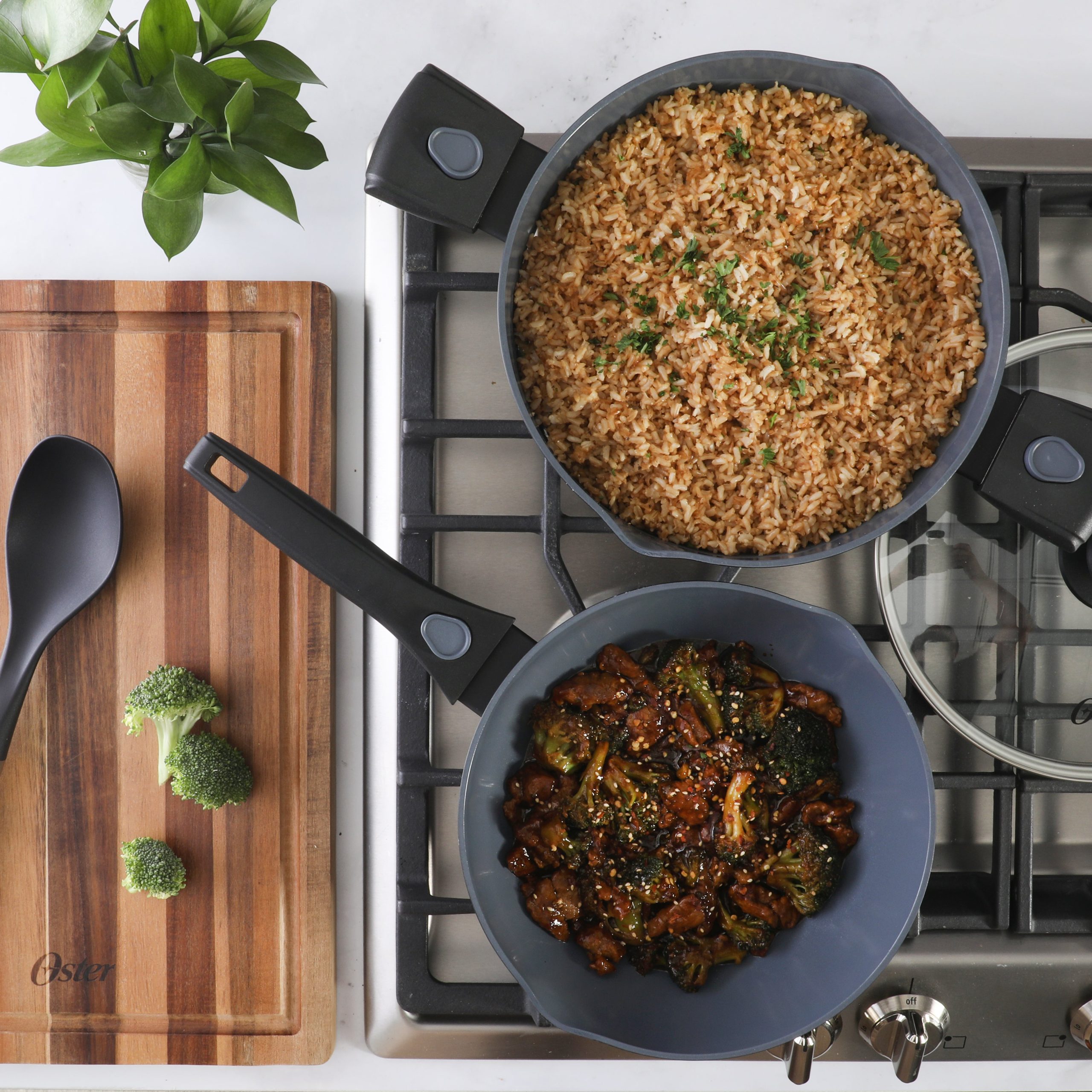Oster SmartHandle Advance 13-Piece Ceramic Nonstick Cookware Set – Matte Black Finish, Gray Interior, Induction Base, Detachable Handles, Oven & Dishwasher Safe, With Utensils & Pan Protectors - Image 3