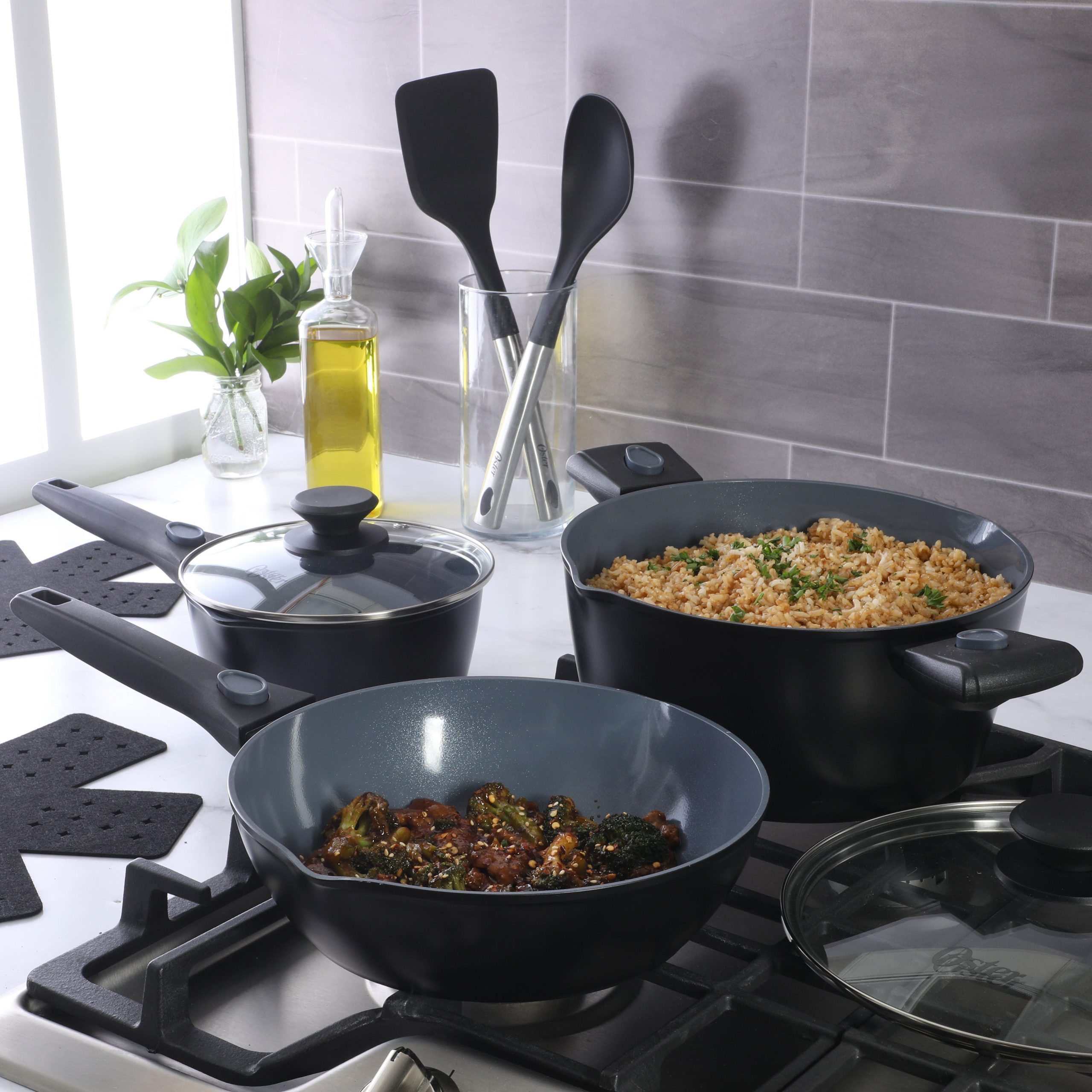Oster SmartHandle Advance 13-Piece Ceramic Nonstick Cookware Set – Matte Black Finish, Gray Interior, Induction Base, Detachable Handles, Oven & Dishwasher Safe, With Utensils & Pan Protectors - Image 2