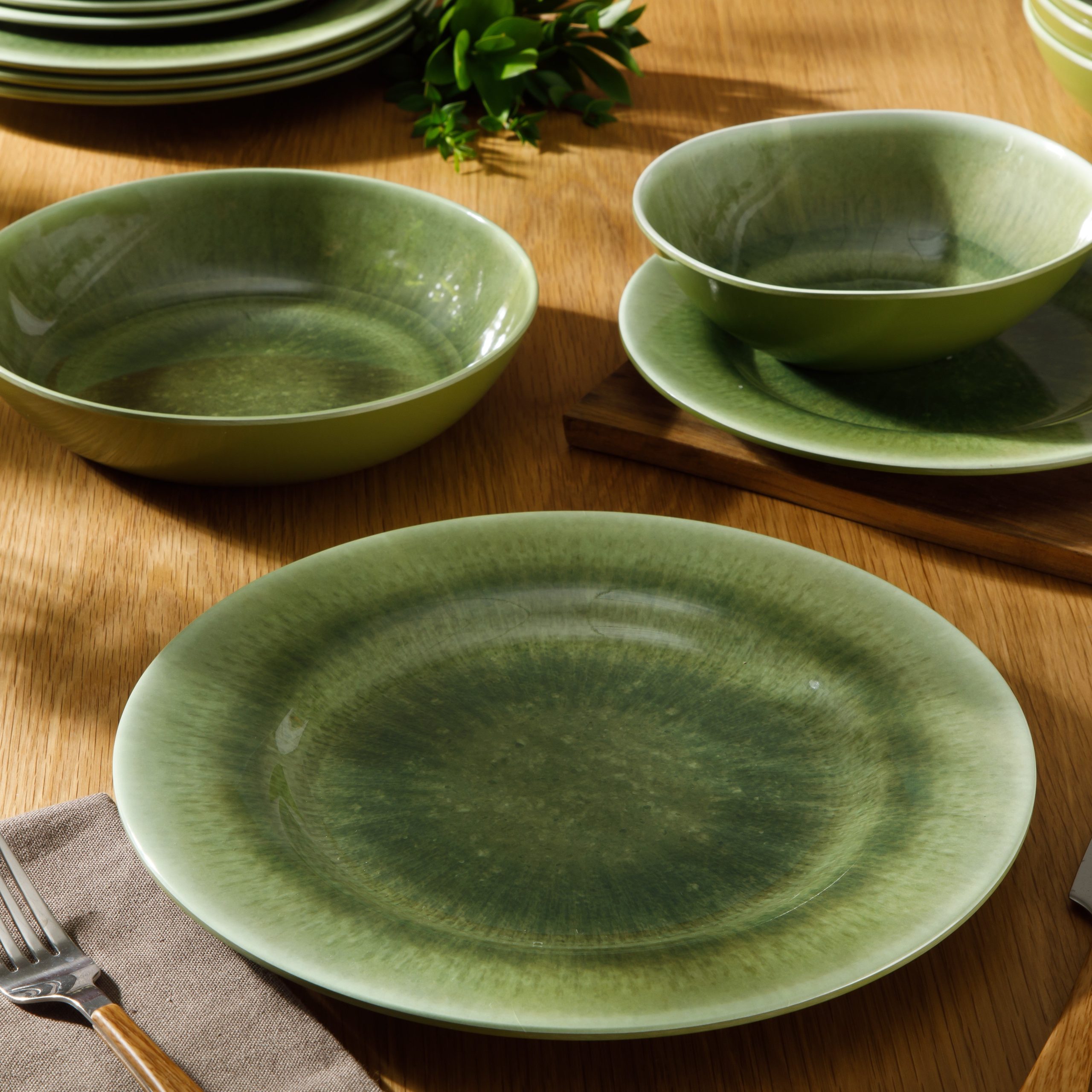 Gibson Home Casper Court 16-Piece Melamine Dinnerware Set – Reactive Glaze Look Plates and Bowls, Service for 4 – Top Rack Dishwasher Safe Everyday Dining Set - Image 6