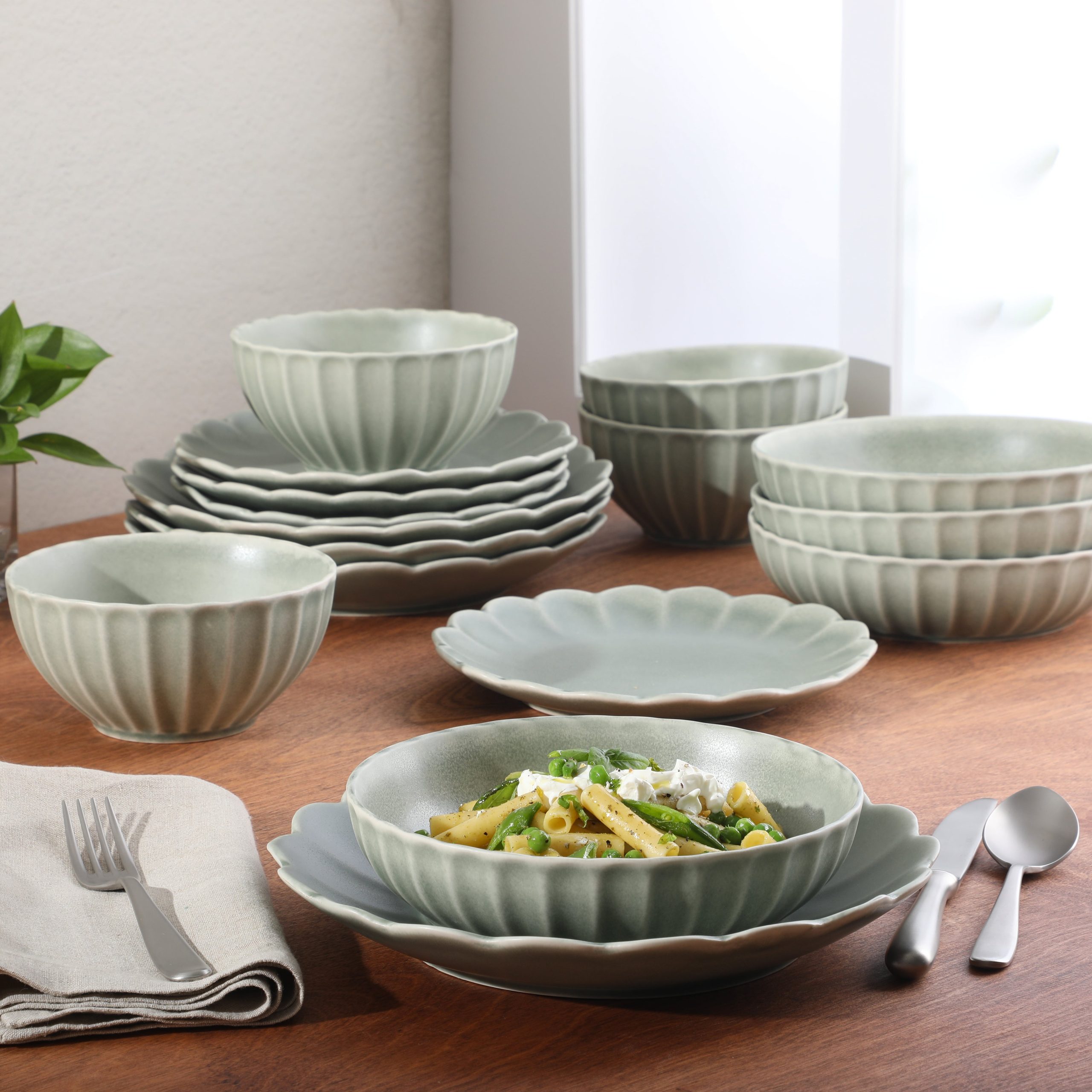 Gibson Elite Malibu Shore 16 Piece Scallop Stoneware Reactive Glaze (Service for 4) Ceramic Plates and Bowls Dinnerware Set - Image 10