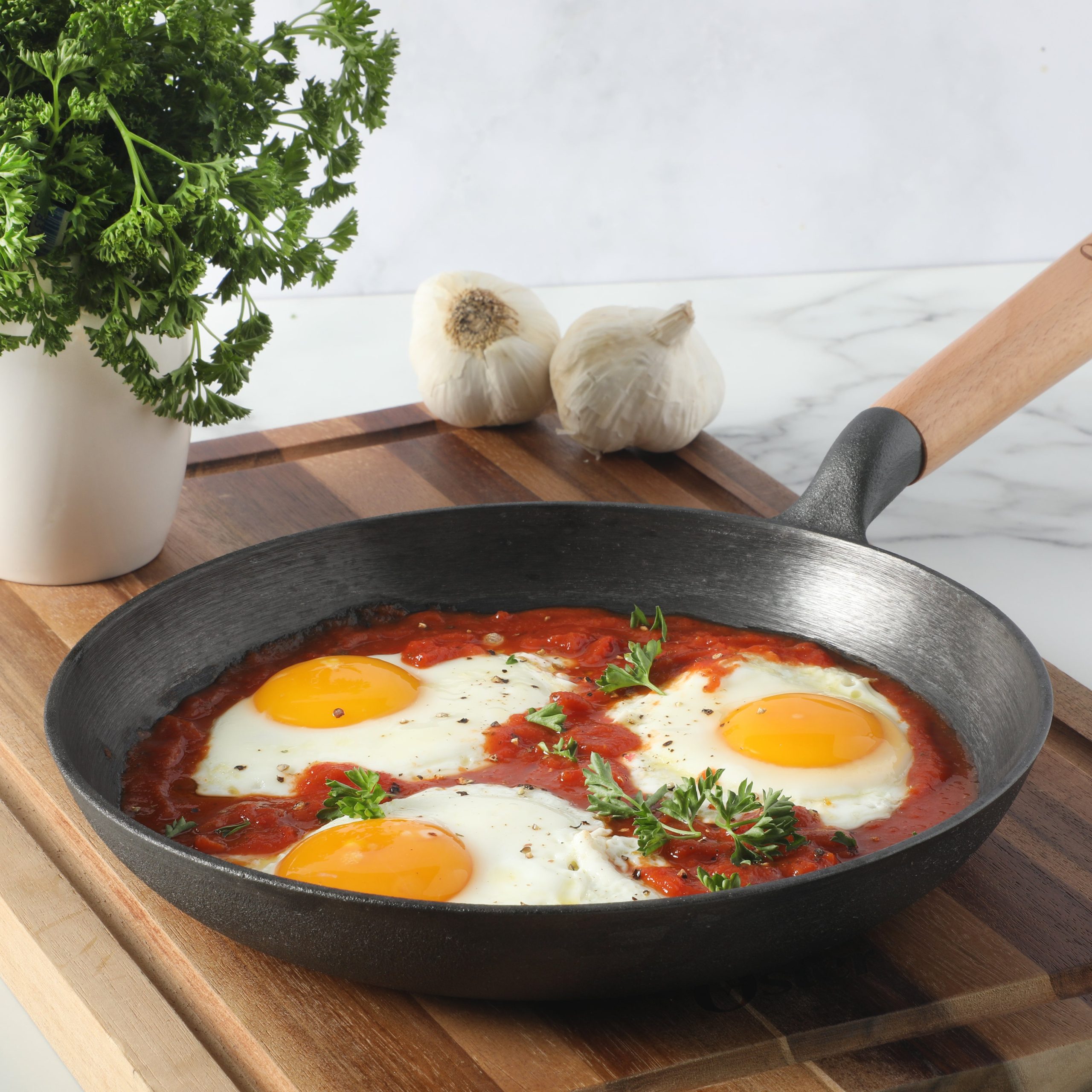 Oster Platinum Flintfield 9.5 Inch Pre-Seasoned Cast Iron Skillet with Wood Handle, Natural Nonstick Lightweight Cast Iron Frying Pan for Searing, Sautéing & Everyday Cooking - Image 3