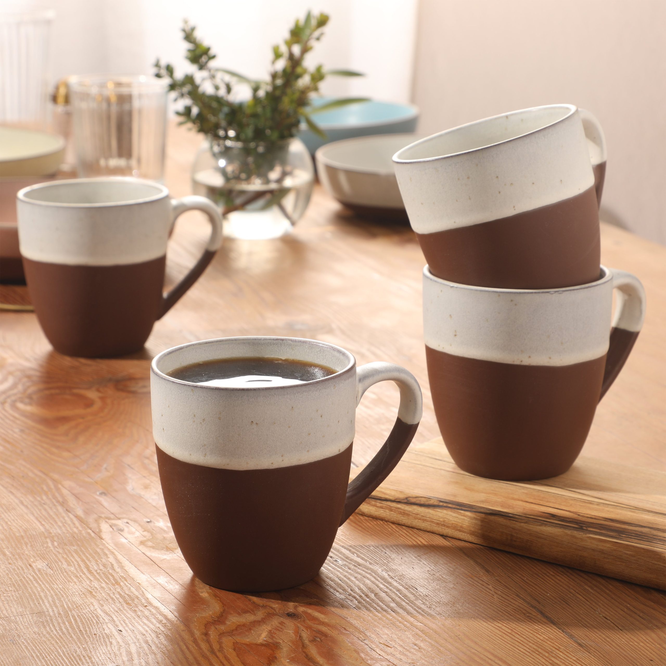 Gibson Elite William Crest 4 Piece Coffee Mug Set, 15oz Stoneware Cups, Reactive Glaze Finish, Round Large Coffee Mugs, Microwave & Dishwasher Safe - Image 3