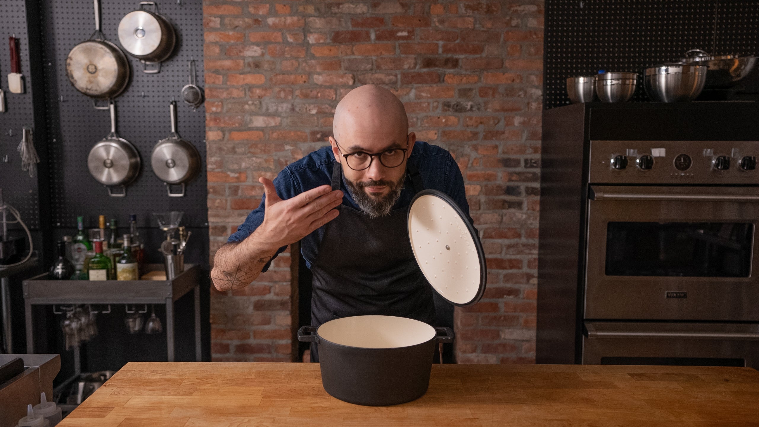 Babish 6-Quart Round Matte Enamel Cast Iron Dutch Oven Pot With Lid - Image 3